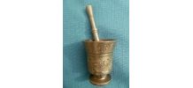 mortier et pilon en laiton , vintage