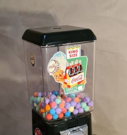 Distributeur chewing gum et bonbon. vintage, 1980s globe eu 