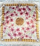 Foulard polyester décor fleurs de lys 