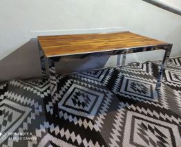 Ancienne Table basse année 70 avec pied chrome en bon état