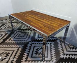 Ancienne Table basse année 70 avec pied chrome en bon état