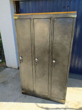 Meuble de rangement unique sur base d un casier 3 portes ind