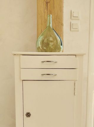 Table de chevet ancienne avec  tiroirs et porte