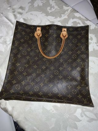 Louis Vuitton Sac Plat.