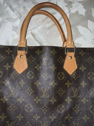 Louis Vuitton Sac Plat.