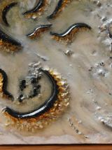 Peinture originale en relief composée de petites créatures 