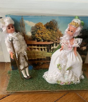 Poupées collection – Région – Histoire