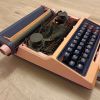 Machine à écrire rose 1987