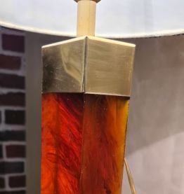 lampe laiton et resine ambré   1970  type deluxe  40x22 trac