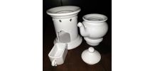 Trois tisanières en porcelaine 