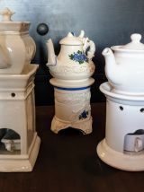 Trois tisanières en porcelaine 