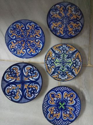 5 petites assiettes en céramique  peintes à la main