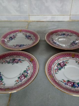 4 petites assiettes en céramique  Limoges