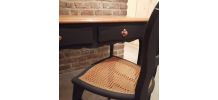Bureau ancien et chaise cannage
