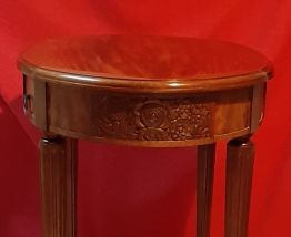 Petite table ovale avec un tiroir année 30