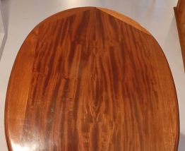 Petite table ovale avec un tiroir année 30