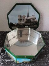 Boite en tôle lihographiée Notre dame de Paris (rare)