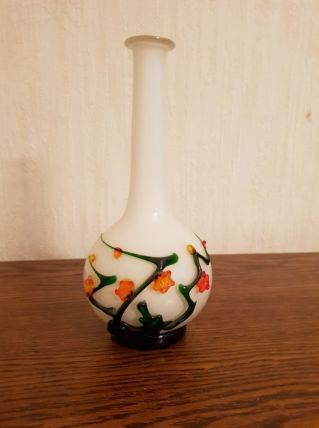 Vase en verre décoré 