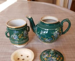Cafetière ancienne ou théière 
