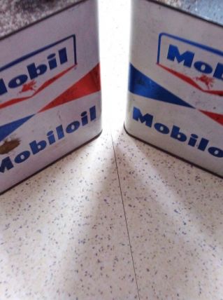 2 Bidons d' huile MOBIL MOBILOIL SAE 30 ancien