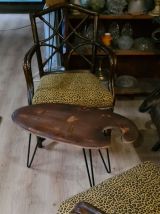 petite table basse  enforme de palette de peintre pieds en e