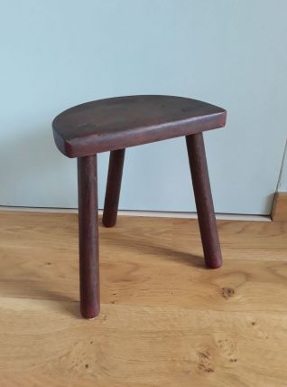 Tabouret de vacher tripode dans l'esprit wabi sabi