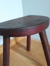 Tabouret de vacher tripode dans l'esprit wabi sabi