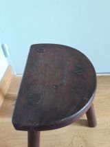 Tabouret de vacher tripode dans l'esprit wabi sabi