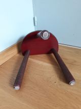 Tabouret de vacher tripode dans l'esprit wabi sabi