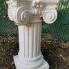 Belle colonne en en marbre aggloméré et plâtre