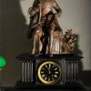 Horloge de cheminée ancienne XIXe siècle en marbre et statue