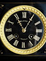 Horloge de cheminée ancienne XIXe siècle en marbre et statue