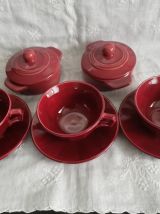 Tasses à café bordeaux vintage et leur sucrier, beurrier