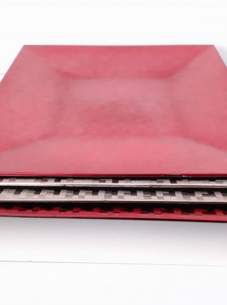 4 Assiettes de présentation dont 2 rouge et 2 doré