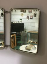 Petit miroir de barbier