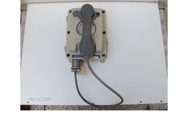 Téléphone métal gris sncf