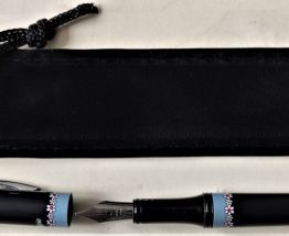 STYLO A PLUME NOIR A FLEURS 
