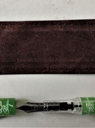 STYLO A PLUME VERT TRANSPARENT 
