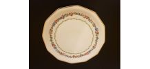 11 assiettes en porcelaine 12 cotés liseré petites fleurs 