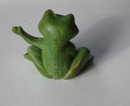 Figurine publicitaire grenouille marque rainett pour crayon
