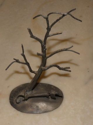 sculture en étain arbre et chien de michel laude
