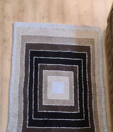 Beau tapis en laine vintage 70 a 80 en bon état, mérite un b