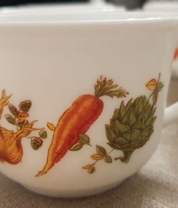 6 tasses arcopal 70's motif légumes 