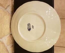 Assiette décorative Boch frères scène de vie