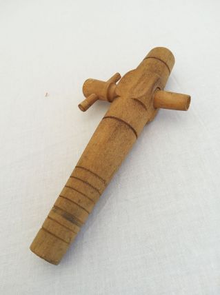Ancien robinet en bois pour tonneau