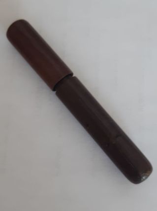 Ancien étui à aiguilles en bois