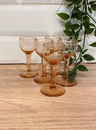 Set de 5 verres à liqueur roses
