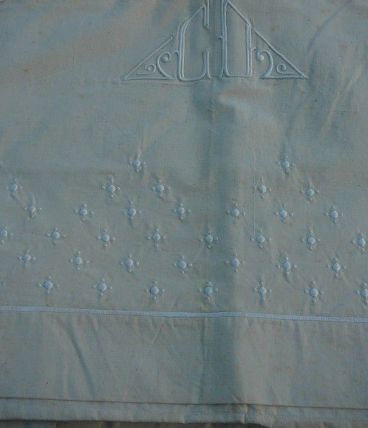 drap début XX ème siècle  2 m 80 x 3 m 50  avec monogramme e