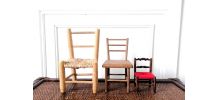 Trois chaises miniatures