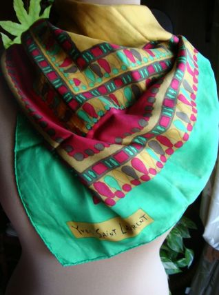 Foulard carré 100% soie Yves Saint-Laurent